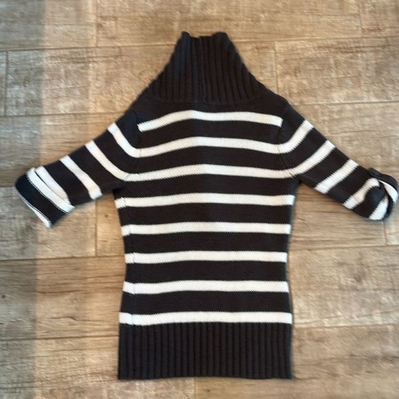 Arizona Womens Sweater Med Gray White Striped Short Sleeve Shawl Collar V-Neck - Picture 2 of 2